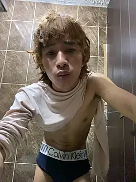 Ronny_Hot12 live cam on StripChat