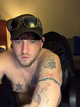Livingpuddle live cam on StripChat