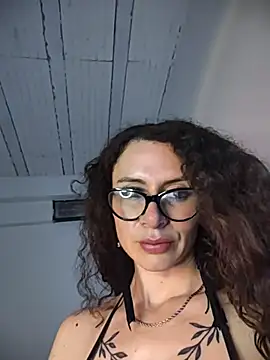 Nanucurlyxx