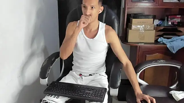 AlphaMarco live cam on StripChat