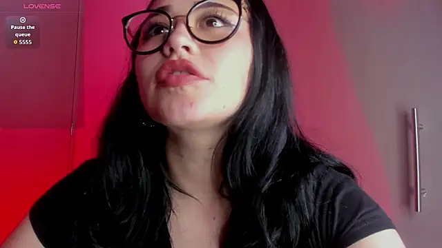 LuisaGranados live cam on StripChat