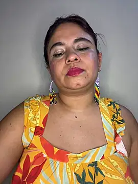LUNA_DULCE1 live cam on StripChat