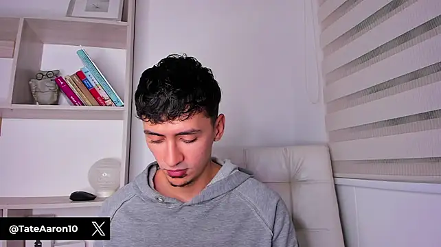 Aaron_Tate live cam on StripChat