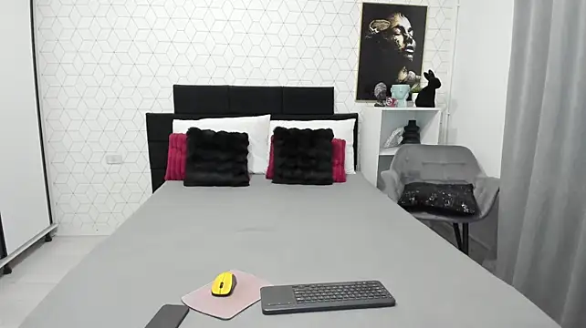Heidix live cam on StripChat
