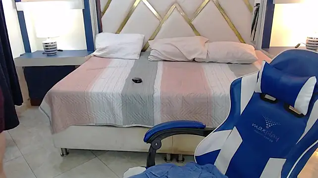 chloe_prg webcam