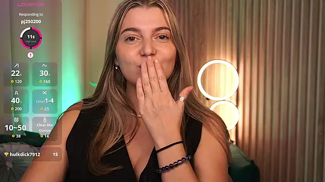 LucreciaStorm webcam