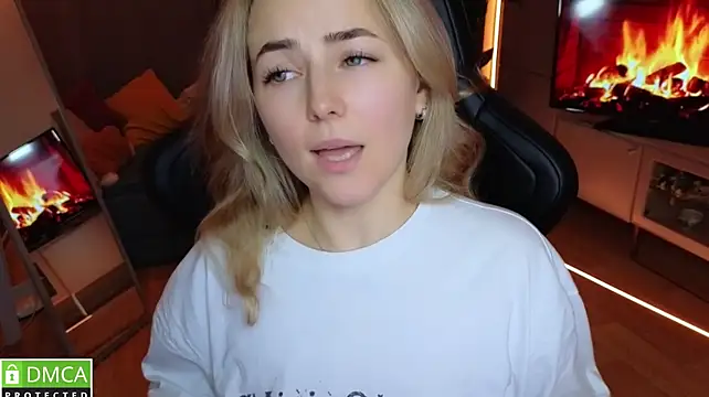 Mira_Mermayd live cam preview
