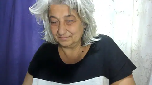 ExquisiteMature live cam on StripChat