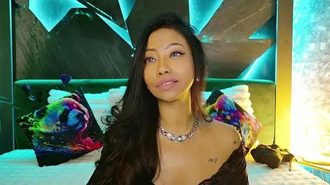 ElyaQuinn live cam on StripChat