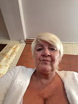 Laura_Millf