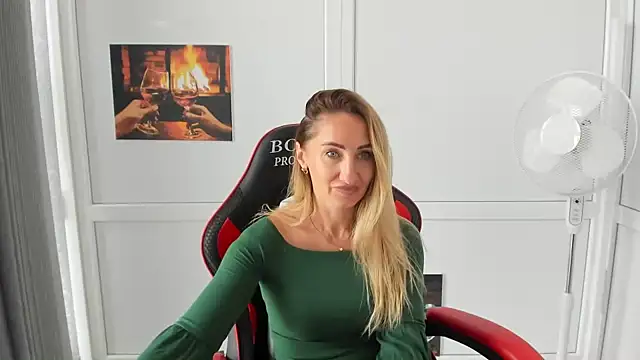 LilyDreamm live cam on StripChat