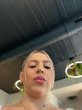 IveySin live cam on StripChat