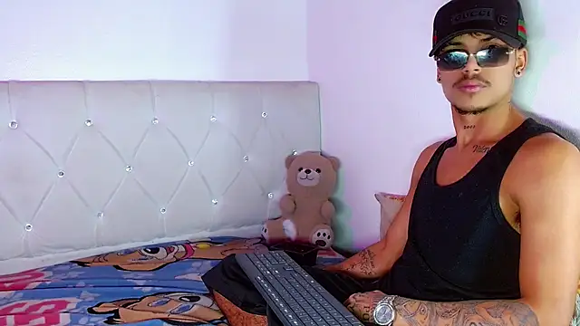 Angel_foxc13 live cam on StripChat