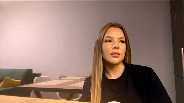 BrigitteDowers live cam on StripChat
