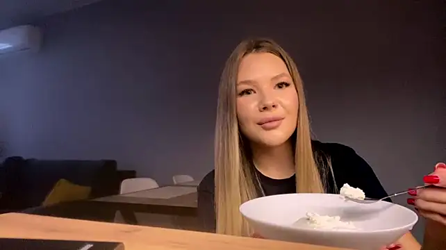 BrigitteDowers webcam