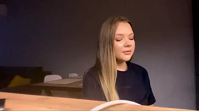 BrigitteDowers webcam