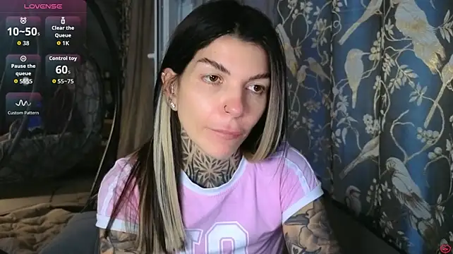 tattooedbabyy's live room