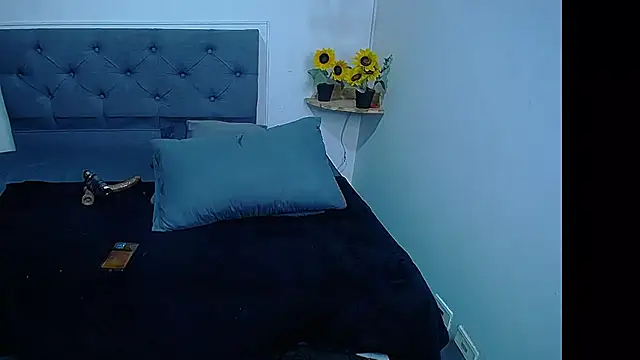 sasi_luna live cam on StripChat