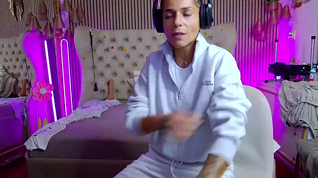 PlayfulShow webcam