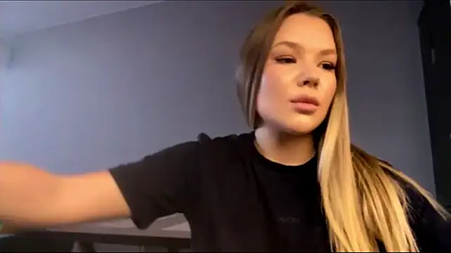 BrigitteDowers webcam