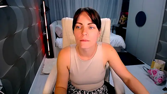 EmmmaLuxe webcam