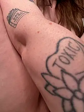 Mona-Peaches webcam