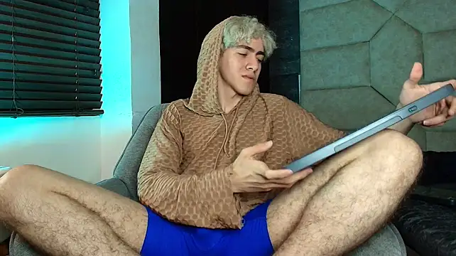 Tyler_Mcrey live cam on StripChat