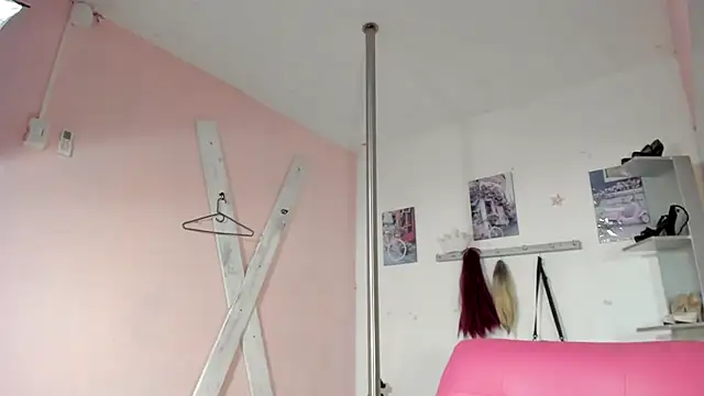 CAMILA--REY live cam on StripChat