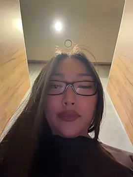 trytomakememoam's live room