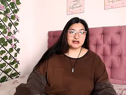 LauraHorny69