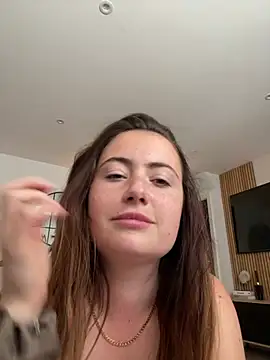 Brunette_Milf_MayaX