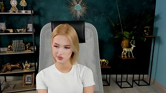 AngelaHolmes