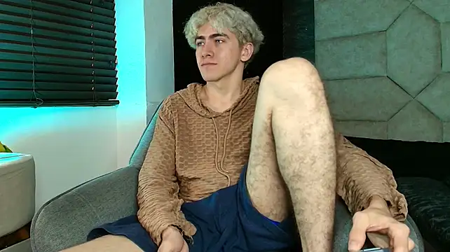 Tyler_Mcrey live cam on StripChat