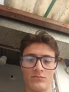 Davitfitnosuke live sex cam