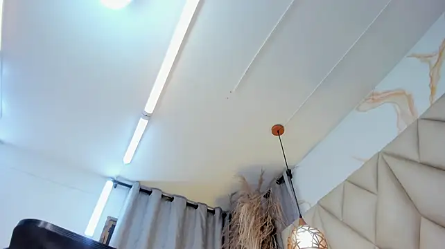 Ibbie_drastic live cam on StripChat