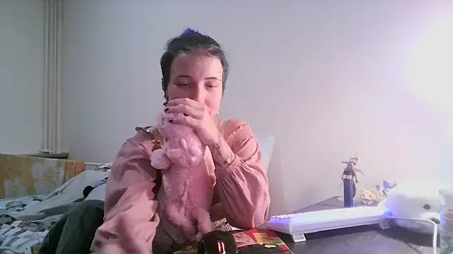 CharlotteDebarge live cam on StripChat