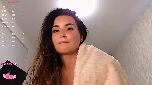 LaraSkinny