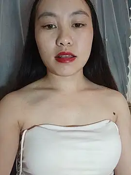 Cherry-squirtt live cam on StripChat