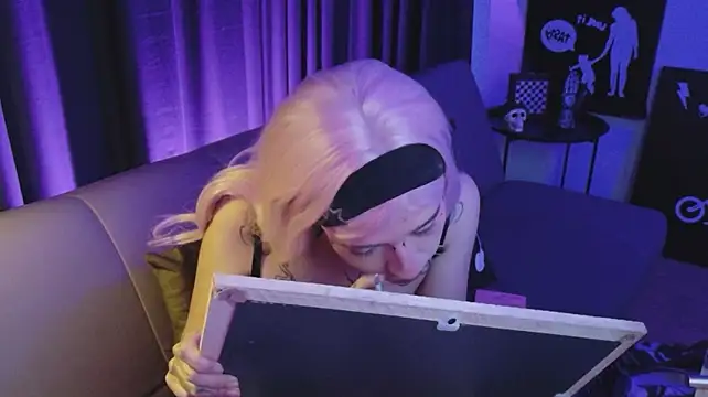 amimodee live cam on StripChat