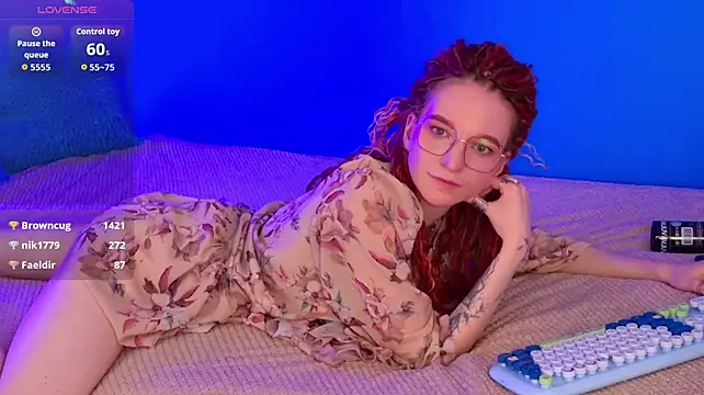 VioletShine live cam preview