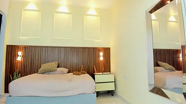 LUCIA_KHAN live cam preview