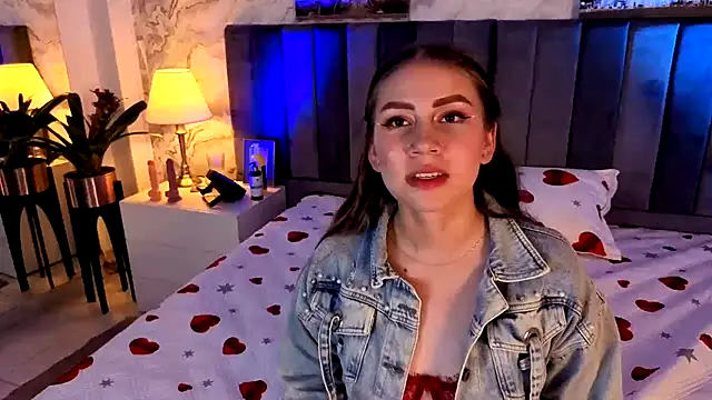 Alessia_Cruz