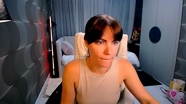 EmmmaLuxe live cam preview