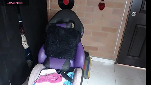 cristin_doll_ webcam