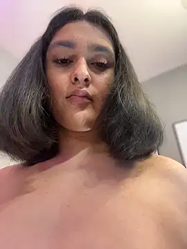 Model: MiahWindsor