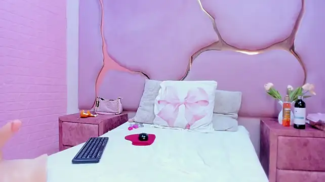 LaurendPink live sex cam