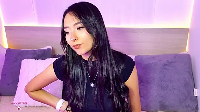 AliceeBloom live cam on StripChat