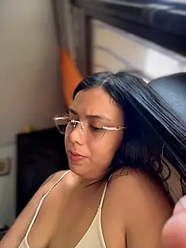 Lauren live cam on StripChat