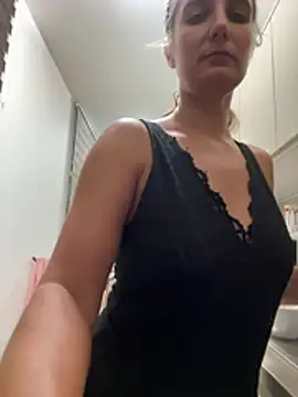 jennifer11772 live cam on StripChat