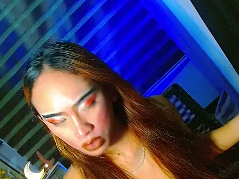 HOLLYWOOD_QUEEN_88